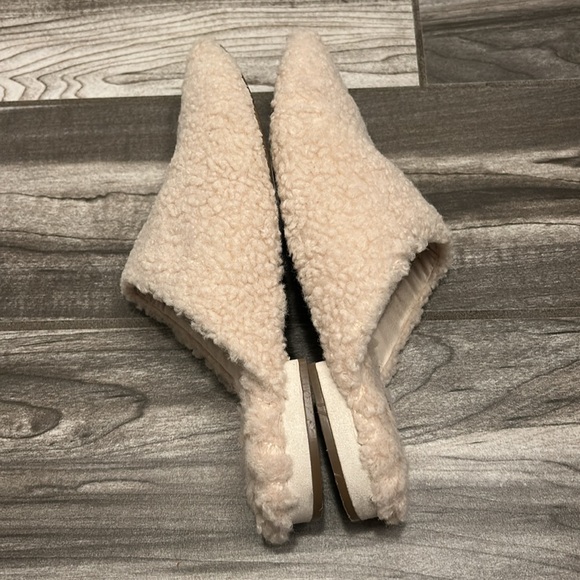 Birdies The Lark Ivory Shearling Mule - Picture 8 of 13
